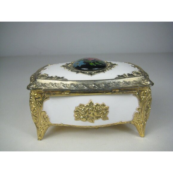Vintage White Gold Plastic Metal Music Trinket Box Floral Design Lid Japan - Picture 3 of 12